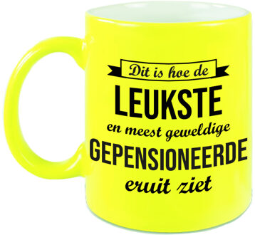 Bellatio Decorations Hoe de leukste gepensioneerde eruitziet koffiemok / theebeker neon geel afscheidscadeau pensioen / VUT 330 ml - feest mo