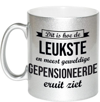 Bellatio Decorations Hoe de leukste gepensioneerde eruitziet zilveren koffiemok / theebeker afscheidscadeau pensioen / VUT 330 ml - feest mok Zilverkleurig