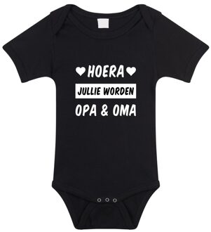 Bellatio Decorations Hoera jullie worden opa en oma tekst baby rompertje zwart meisjes en jongens - Kraamcadeau - Babykleding 56 (1-2 maanden)