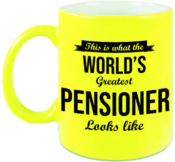 Bellatio Decorations How the worlds greatest pensioner looks like mok / beker neon geel pensioen cadeau collega 330 ml - feest mokken