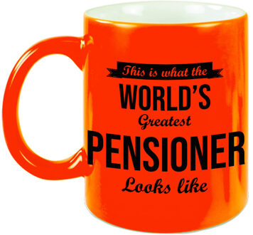 Bellatio Decorations How the worlds greatest pensioner looks like mok / beker neon oranje pensioen cadeau collega 330 ml