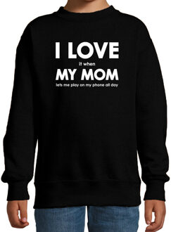 Bellatio Decorations I love it when my mom lets me play on my phone all day sweater zwart voor kids 7-8 jaar (122/128)