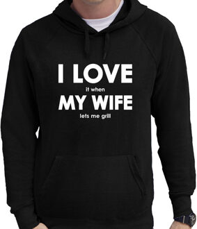 Bellatio Decorations I love it when my wife lets me grill hoodie - barbecuen sweater met capuchon zwart heren - Cadeau bbq liefhebber L