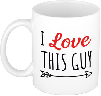Bellatio Decorations I love this guy cadeau mok / beker wit voor Valentijnsdag 300 ml