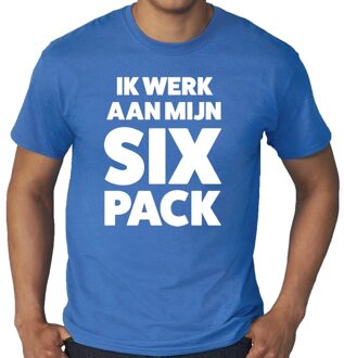 Bellatio Decorations Ik werk aan mijn SIX Pack tekst t-shirt blauw heren L