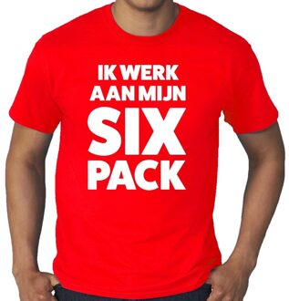 Bellatio Decorations Ik werk aan mijn SIX Pack tekst t-shirt rood heren L