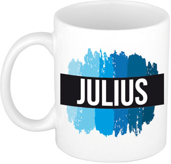 Bellatio Decorations Julius naam cadeau koffie mok - beker - met blauw verfstrepen - Cadeau collega - vaderdag