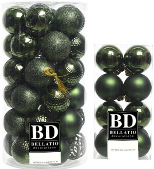 Bellatio Decorations Kerstversiering kunststof kerstballen donkergroen 4-6 cm pakket van 53x stuks