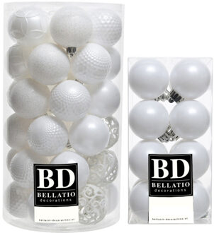 Bellatio Decorations Kerstversiering kunststof kerstballen winter wit 4-6 cm pakket van 53x stuks
