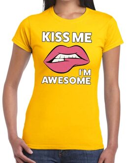 Bellatio Decorations Kiss me I am awesome t-shirt geel dames XS