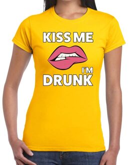 Bellatio Decorations Kiss me i am drunk t-shirt geel dames XS