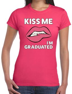 Bellatio Decorations Kiss me I am graduated t-shirt roze dames XS