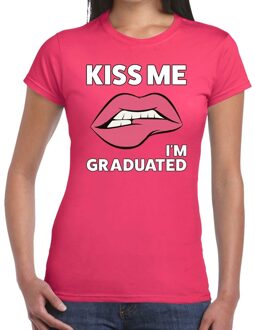Bellatio Decorations Kiss me I am graduated t-shirt roze dames