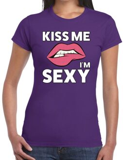 Bellatio Decorations Kiss me i am sexy t-shirt paars dames