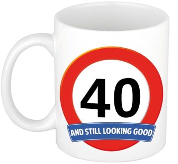 Bellatio Decorations Koffie mok / cadeau beker - 40 jaar - verjaardag - still looking good - wit - stopbord