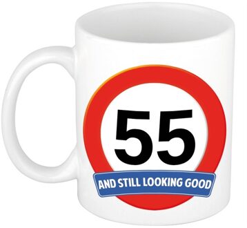 Bellatio Decorations Koffie mok / cadeau beker - 55 jaar - verjaardag - still looking good - wit - stopbord Rood