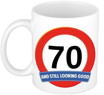 Bellatio Decorations Koffie mok / cadeau beker - 70 jaar - verjaardag - still looking good - wit - stopbord