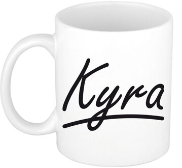 Bellatio Decorations Kyra voornaam kado beker / mok sierlijke letters - gepersonaliseerde mok met naam - Naam mokken Multikleur