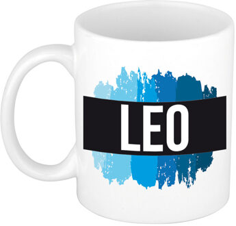 Bellatio Decorations Leo naam cadeau koffie mok - beker - met blauw verfstrepen - Cadeau collega - vaderdag