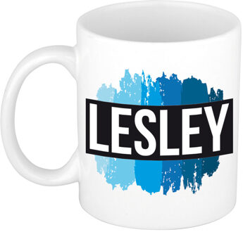 Bellatio Decorations Lesley naam cadeau koffie mok - beker - met blauw verfstrepen - Cadeau collega - vaderdag