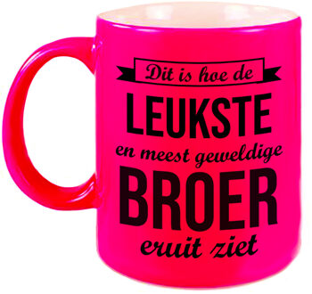 Bellatio Decorations Leukste en meest geweldige broer cadeau koffiemok / theebeker neon roze 330 ml - feest mokken