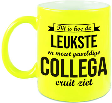 Bellatio Decorations Leukste en meest geweldige collega cadeau koffiemok / theebeker neon geel 330 ml - feest mokken