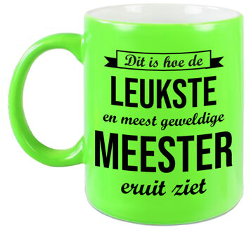 Bellatio Decorations Leukste en meest geweldige meester cadeau mok / beker neon groen 330 ml - bedankt cadeau leraar / onderwijzer - feest mo