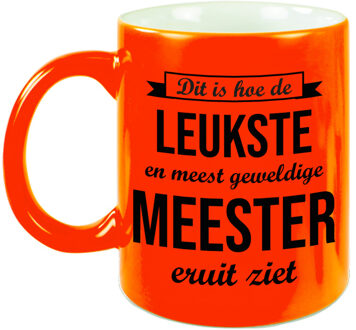 Bellatio Decorations Leukste en meest geweldige meester cadeau mok / beker neon oranje 330 ml - bedankt cadeau leraar / onderwijzer - feest m