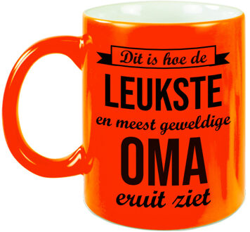 Bellatio Decorations Leukste en meest geweldige oma cadeau koffiemok / theebeker neon oranje 330 ml - feest mokken