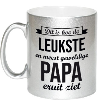 Bellatio Decorations Leukste en meest geweldige papa cadeau mok / beker zilverglanzend 330 ml - feest mokken Zilverkleurig