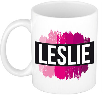 Bellatio Decorations Naam cadeau mok / beker Leslie met roze verfstrepen 300 ml