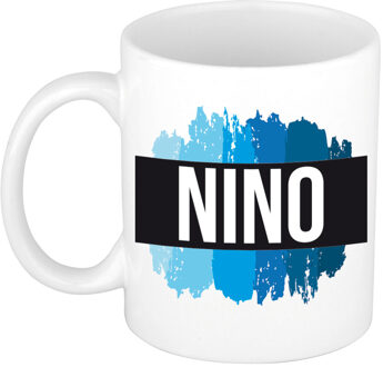 Bellatio Decorations Naam cadeau mok / beker Nino met blauwe verfstrepen 300 ml