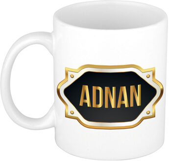 Bellatio Decorations Naam cadeau mok - heren - Adnan - gouden embleem - 300 ml - meester - bedankje Zwart