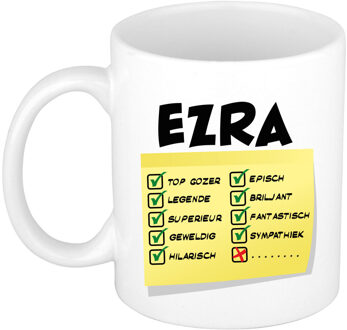 Bellatio Decorations Naam mok Ezra - wit - top gozer - keramiek - 300 ml - cadeau collega beker Geel