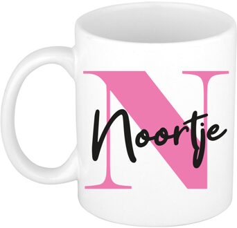 Bellatio Decorations Naam mok Noortje - roze - wit - keramiek - 300 ml - verjaardag/cadeau beker