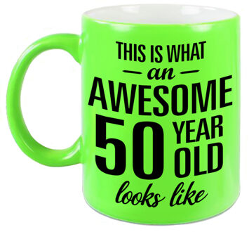 Bellatio Decorations Neon groene Awesome 50 year cadeau mok / verjaardag beker 330 ml - feest mokken