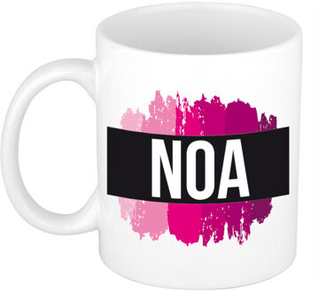 Bellatio Decorations Noa naam / voornaam kado beker / mok roze verfstrepen - Gepersonaliseerde mok met naam - Naam mokken