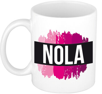 Bellatio Decorations Nola naam cadeau koffie mok - beker - met roze verfstrepen - Cadeau collega - moederdag
