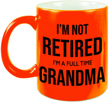 Bellatio Decorations Not retired im a full time grandma mok / beker neon oranje 330 ml - bedankt cadeau collega - feest mokken