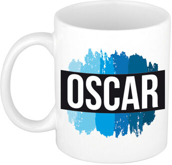 Bellatio Decorations Oscar naam cadeau koffie mok - beker - met blauw verfstrepen - Cadeau collega - vaderdag