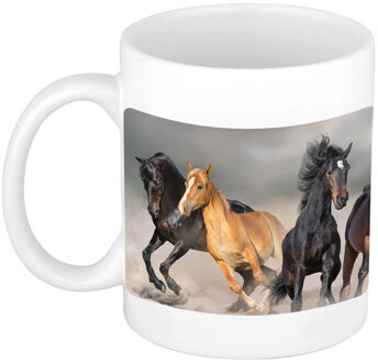 Bellatio Decorations Paarden thema koffie mok - Dravende zwarte en witte paarden - 300 ml - cadeau