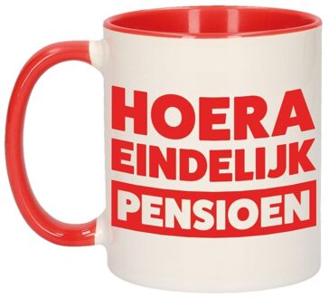 Bellatio Decorations Pensioen mok / beker rood Hoera eindelijk met pensioen 300 ml - feest mokken