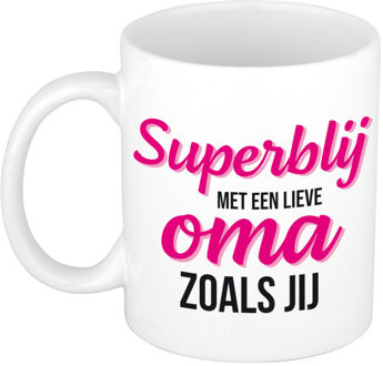 Bellatio Decorations Super blij met een lieve oma zoals jij cadeau mok / beker wit 300 ml - Cadeau mokken - feest mokken Roze