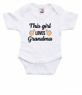 Bellatio Decorations This girl loves grandma cadeau baby rompertje wit meisjes 56 (1-2 maanden)