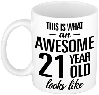 Bellatio Decorations This is what an awesome 21 year old looks like - cadeau koffiemok - 300 ml - verjaardag 21 jaar Wit