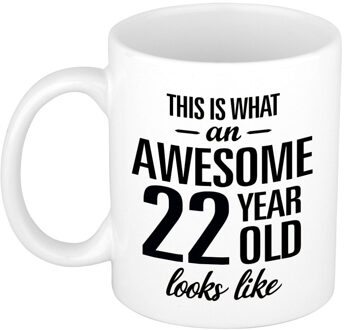 Bellatio Decorations This is what an awesome 22 year old looks like - cadeau koffiemok - 300 ml - verjaardag 22 jaar