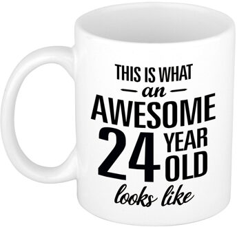 Bellatio Decorations This is what an awesome 24 year old looks like - cadeau koffiemok - 300 ml - verjaardag 24 jaar