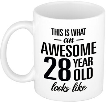 Bellatio Decorations This is what an awesome 28 year old looks like - cadeau koffiemok - 300 ml - verjaardag 28 jaar Wit