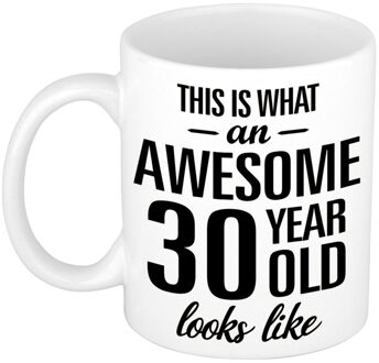 Bellatio Decorations This is what an awesome 30 year old looks like - cadeau koffiemok - 300 ml - verjaardag 30 jaar Wit