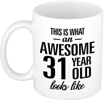 Bellatio Decorations This is what an awesome 31 year old looks like - cadeau koffiemok - 300 ml - verjaardag 31 jaar